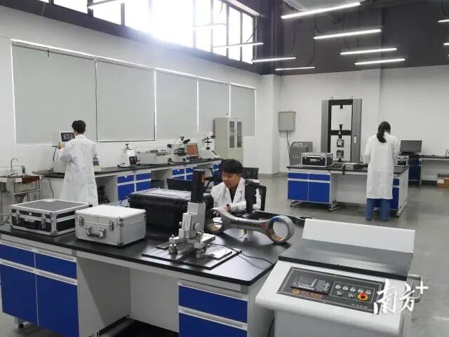 目前企业建成了5000平方米厂房，搭建3条金属激光增材生产线。 企业供图